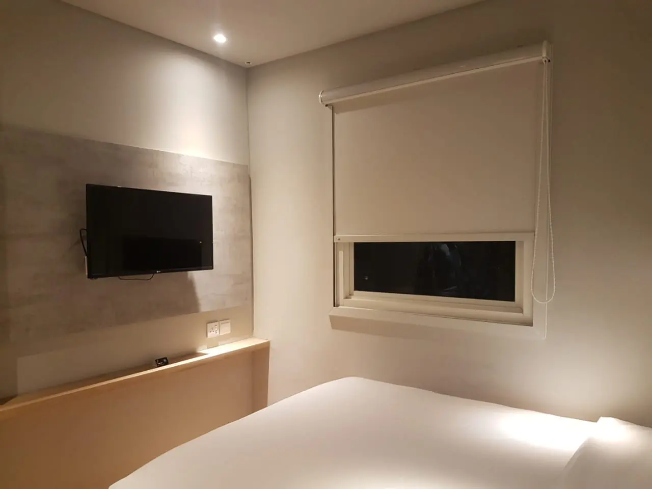 Rollerblinds Hotel Ibis