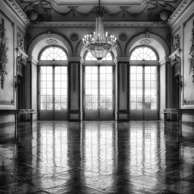 Jendela bergaya klasik dan Mewah