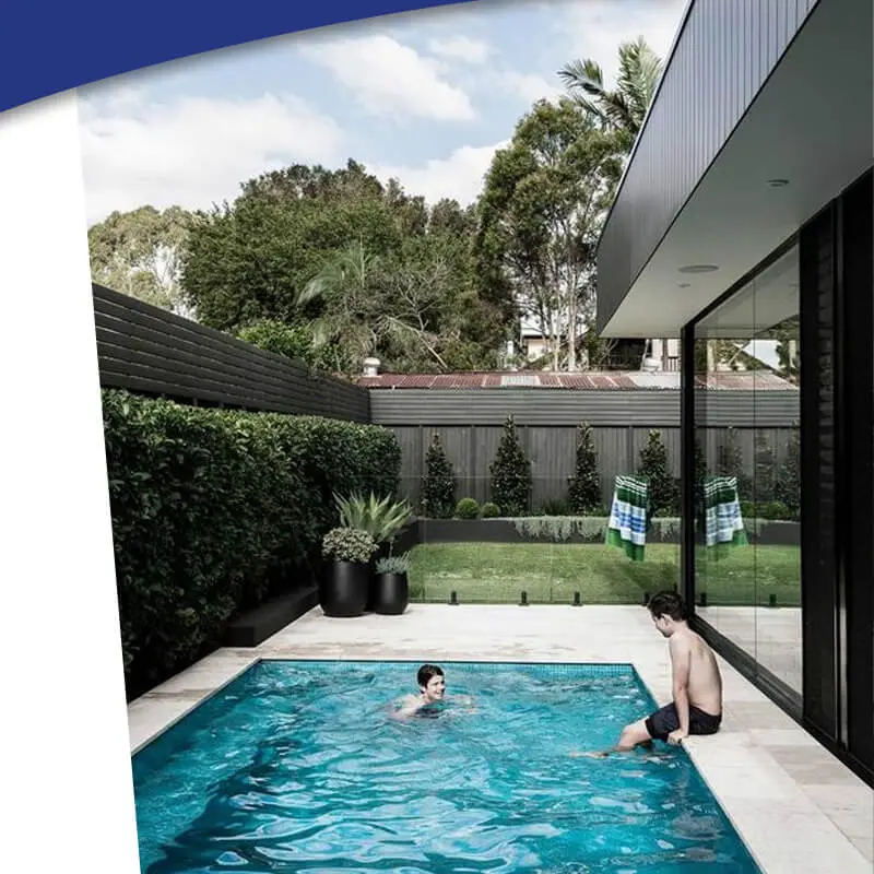 Kolam renang dan taman 