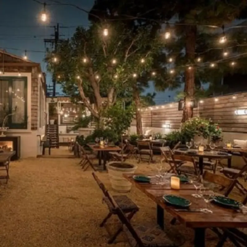 Memberi Ornamen Lampu Hias