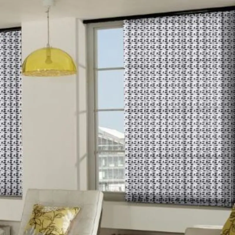 Vertical Blind dengan Motif Geometris