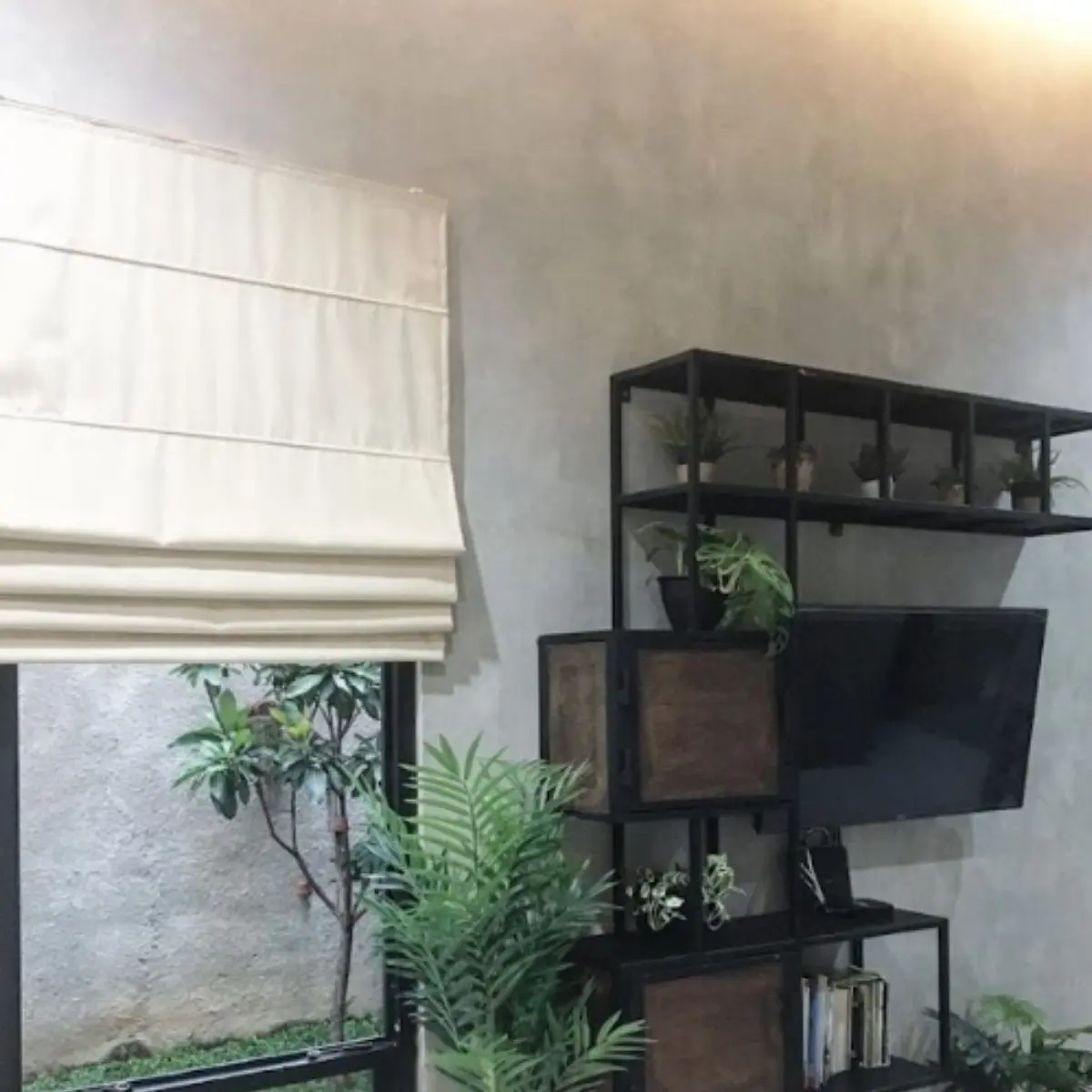 Inspirasi Penerapan Roman Shades di Rumah