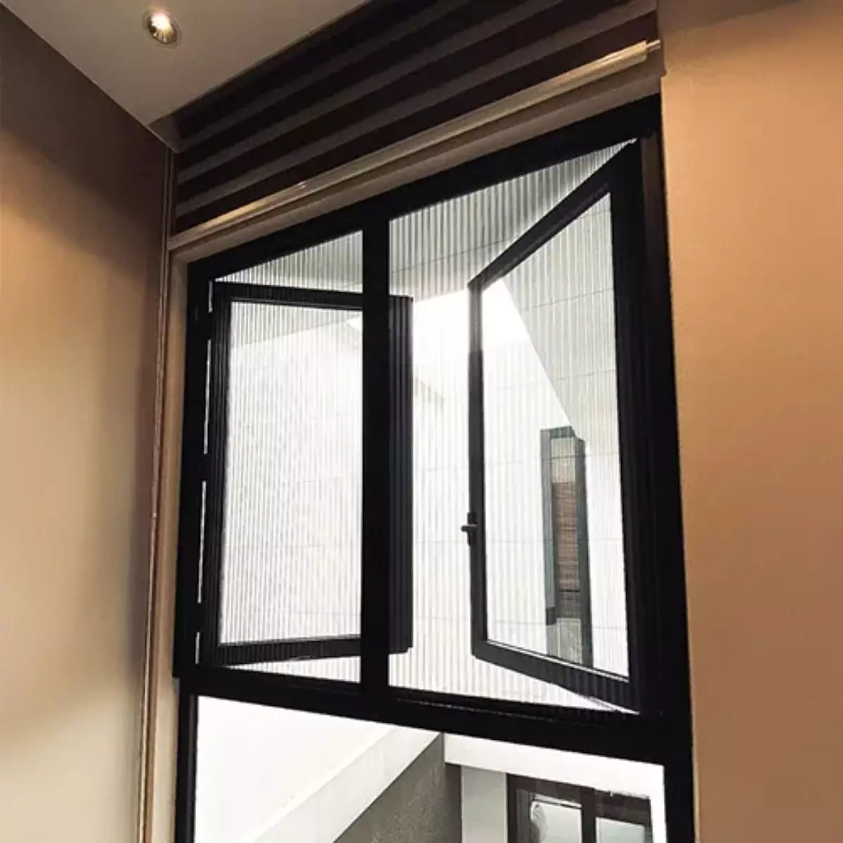 Keunggulan Lipat Window Aneko dalam Mengontrol Cahaya dan Tampilan Interior